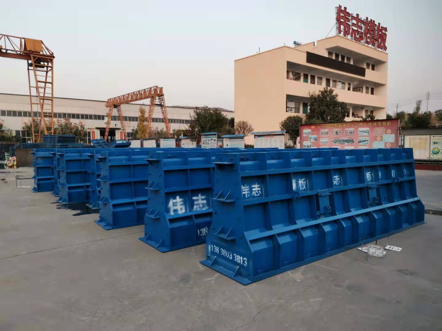 普通護(hù)欄鋼模板：基建工程的